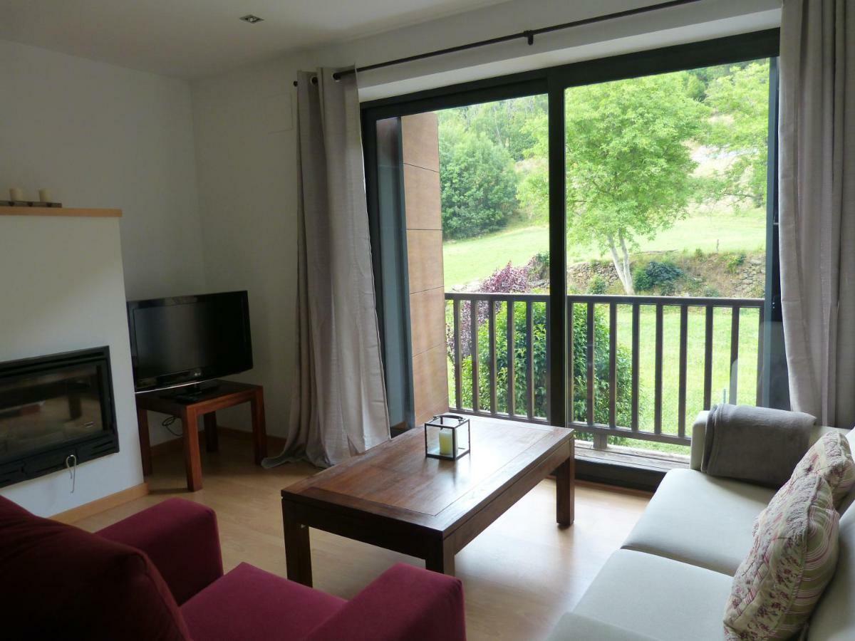 Apartament Hug Roger Valencia D'Aneu ภายนอก รูปภาพ